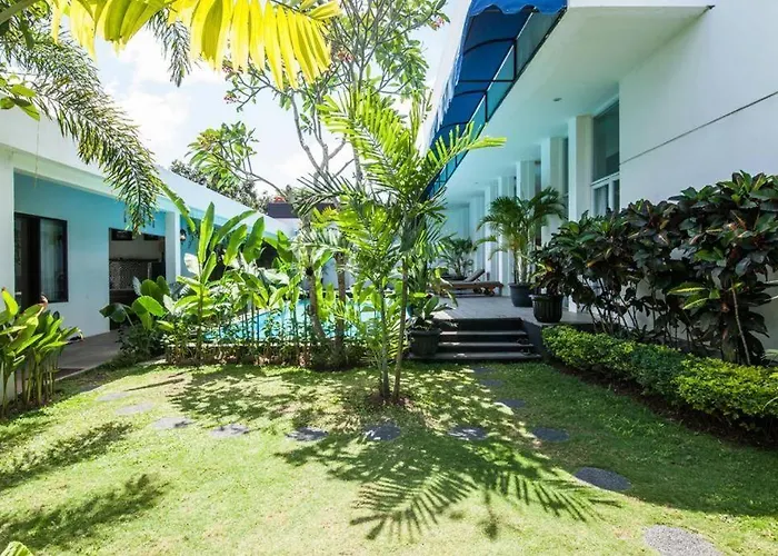 Deluxe Tropical 6 Bedroom Villa Near Beach