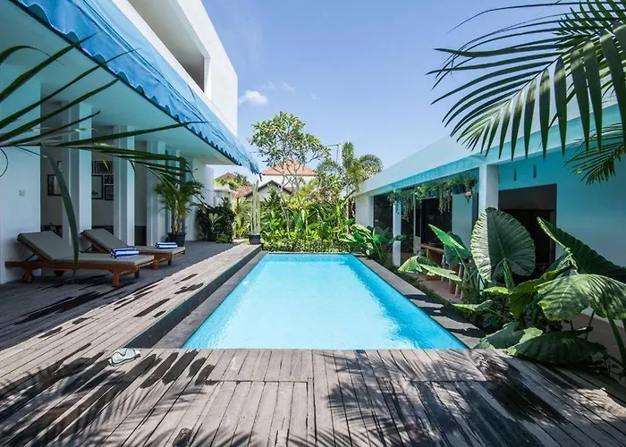 Deluxe Tropical 6 Bedroom Villa Near Beach
