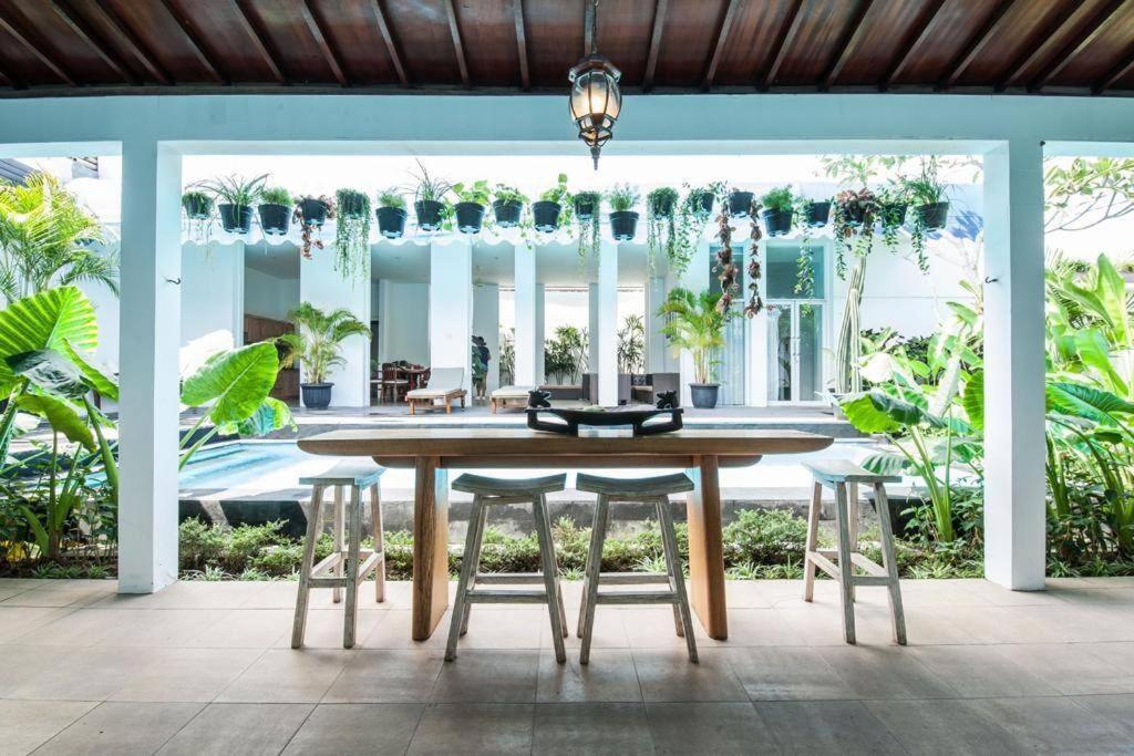 Deluxe Tropical 6 Bedroom Near *