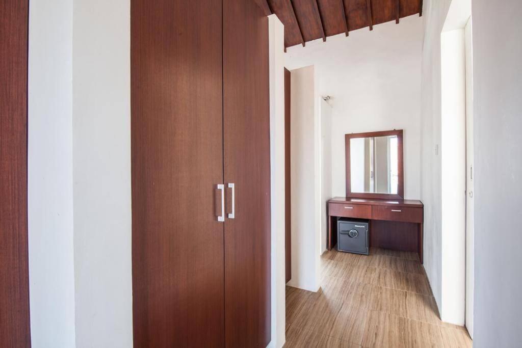 Deluxe Tropical 6 Bedroom Near Villa