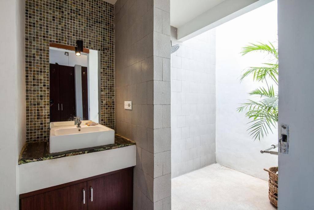 Deluxe Tropical 6 Bedroom Near Canggu
