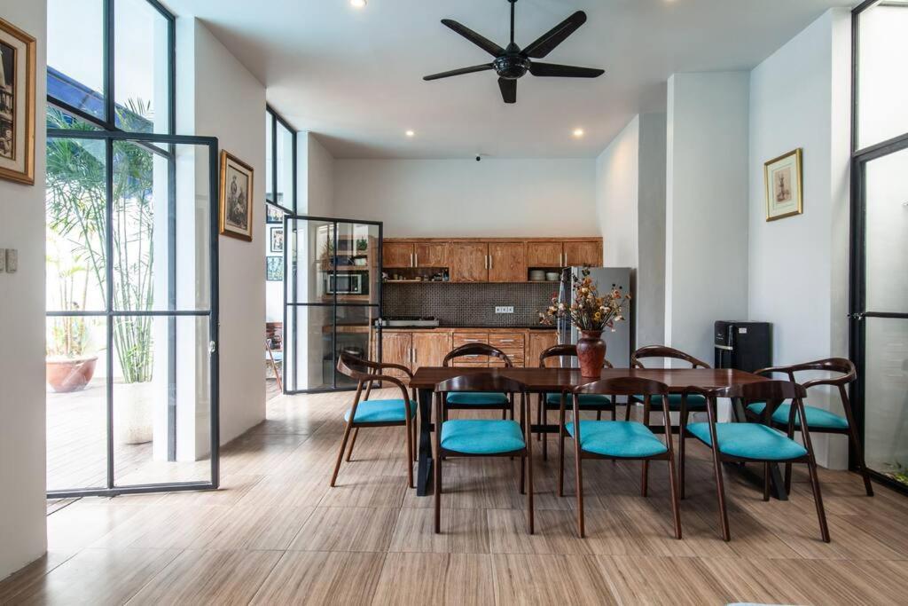 Deluxe Tropical 6 Bedroom Near Villa *
